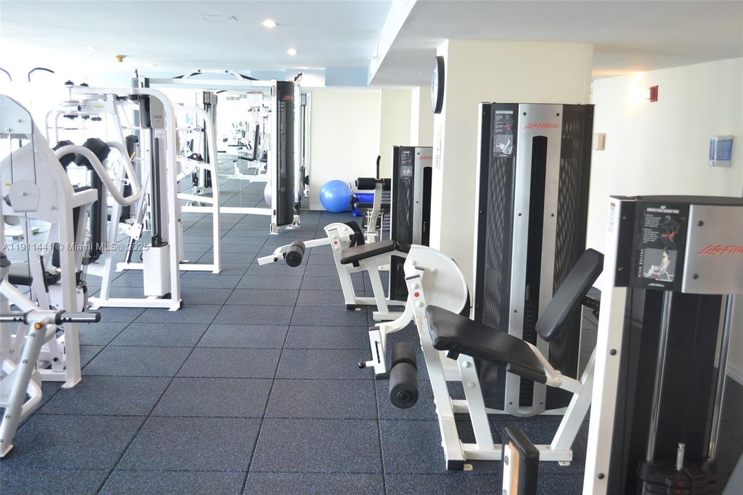 Active With Contract: $4,200 (1 beds, 1 baths, 740 Square Feet)