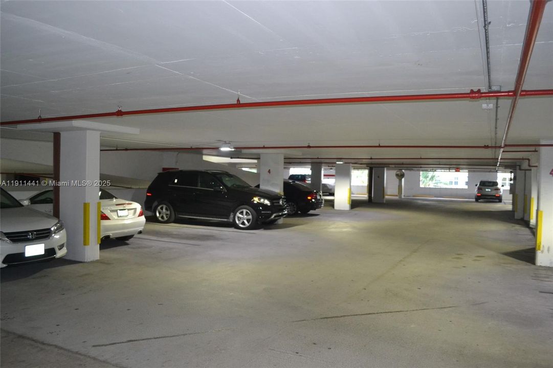 Active With Contract: $4,200 (1 beds, 1 baths, 740 Square Feet)