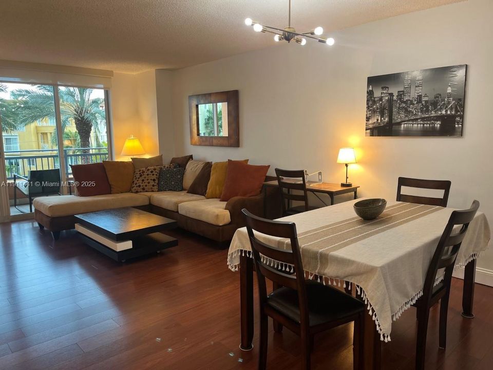 Active With Contract: $4,200 (1 beds, 1 baths, 740 Square Feet)