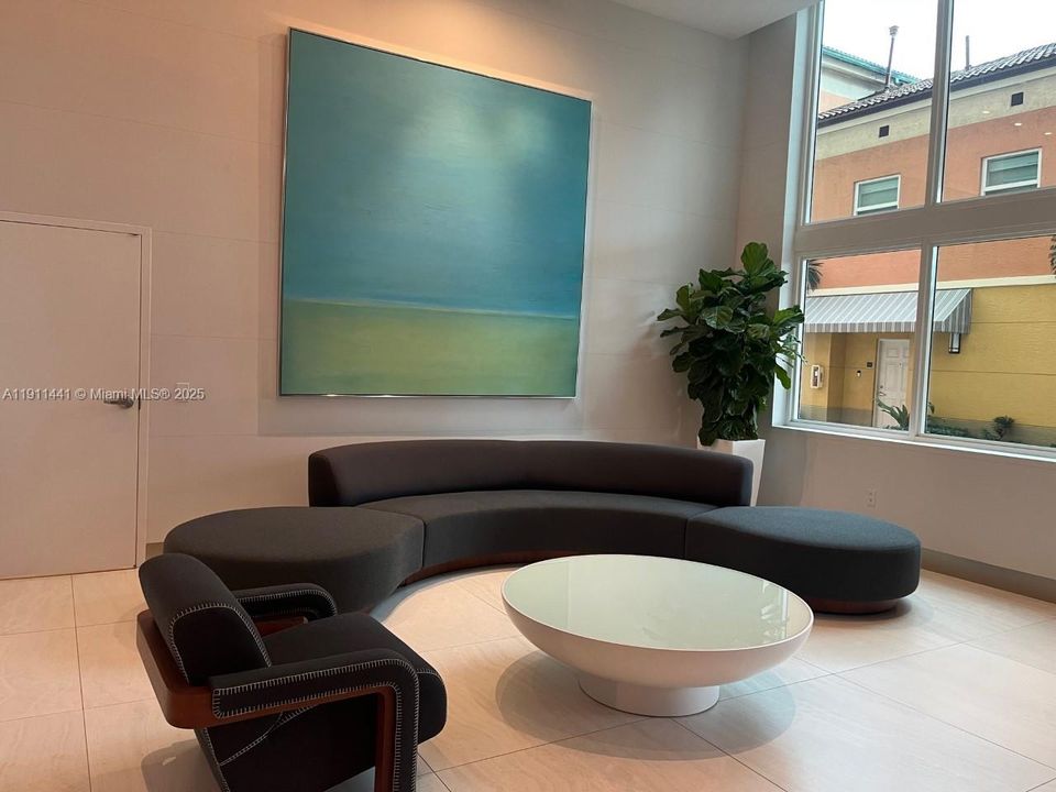 Active With Contract: $4,200 (1 beds, 1 baths, 740 Square Feet)