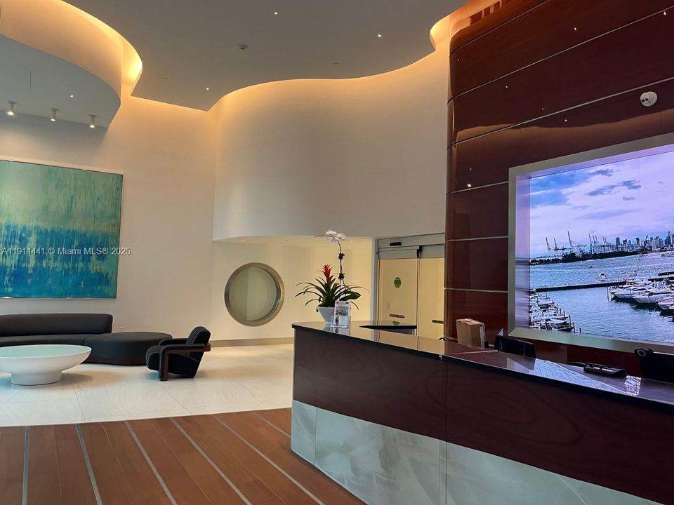 Active With Contract: $4,200 (1 beds, 1 baths, 740 Square Feet)