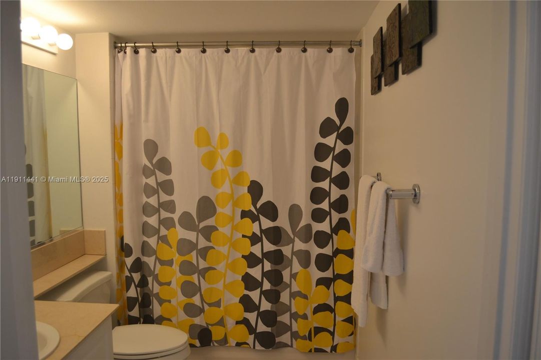 Active With Contract: $4,200 (1 beds, 1 baths, 740 Square Feet)