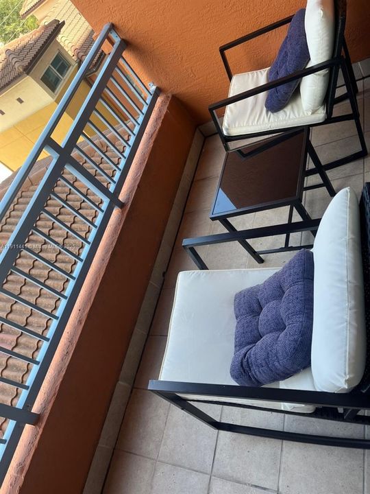 Active With Contract: $4,200 (1 beds, 1 baths, 740 Square Feet)