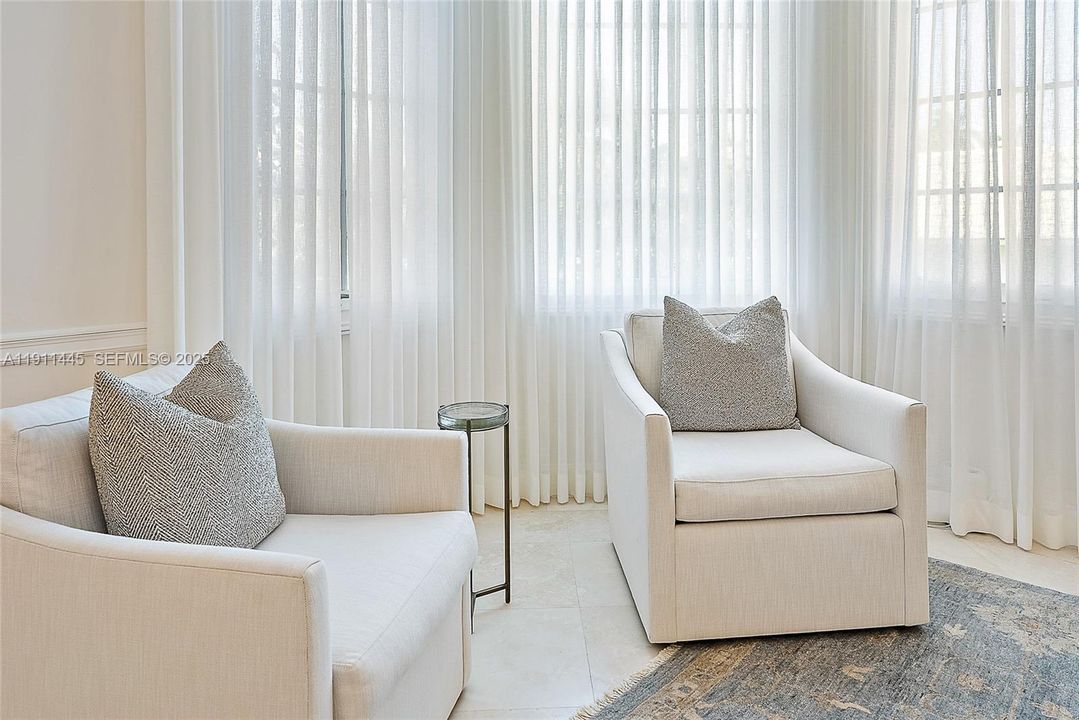 Primary Bedroom - Sitting Area