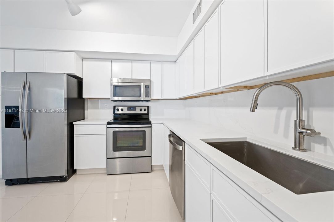 Active With Contract: $400,000 (2 beds, 2 baths, 1353 Square Feet)