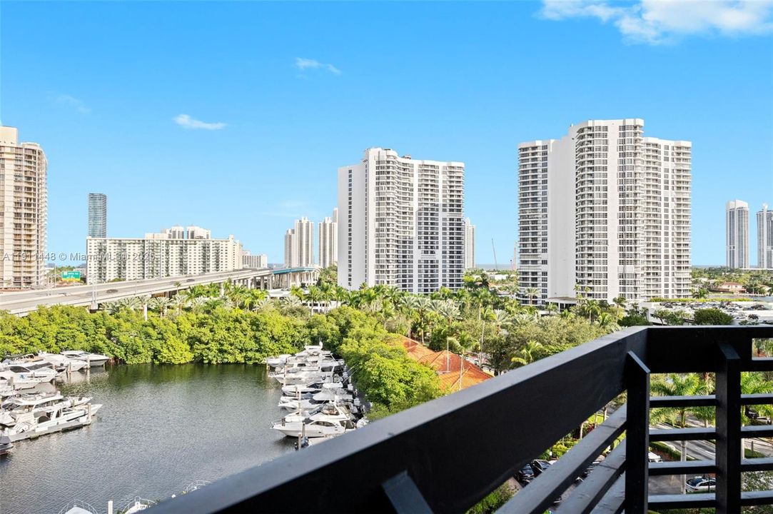 Active With Contract: $400,000 (2 beds, 2 baths, 1353 Square Feet)