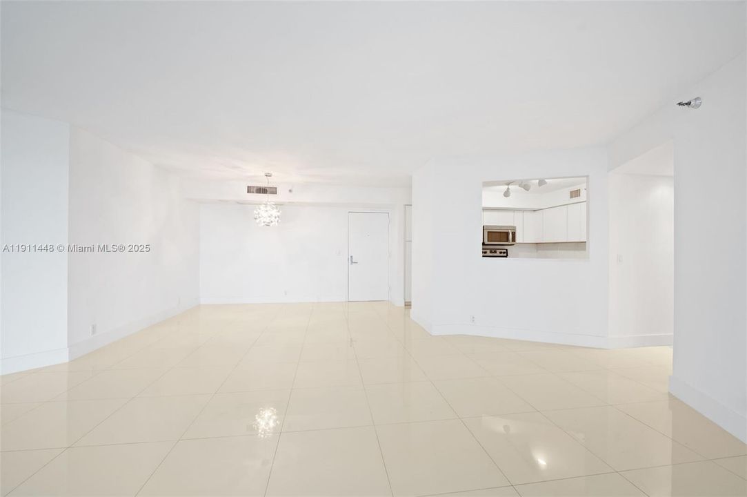 Active With Contract: $400,000 (2 beds, 2 baths, 1353 Square Feet)