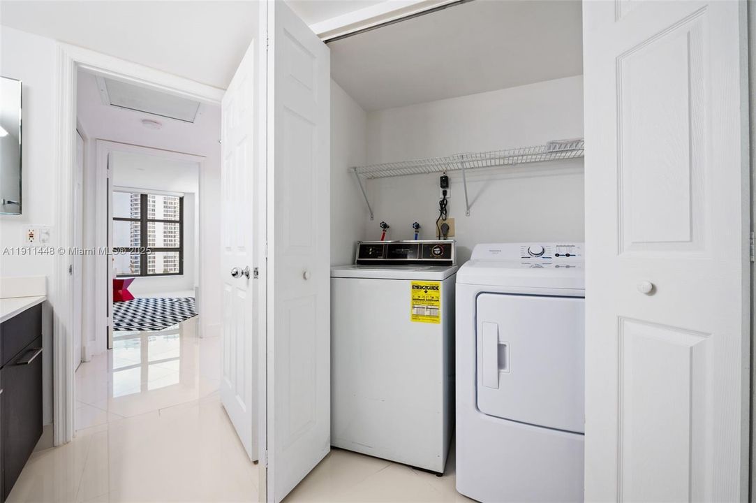 Active With Contract: $400,000 (2 beds, 2 baths, 1353 Square Feet)