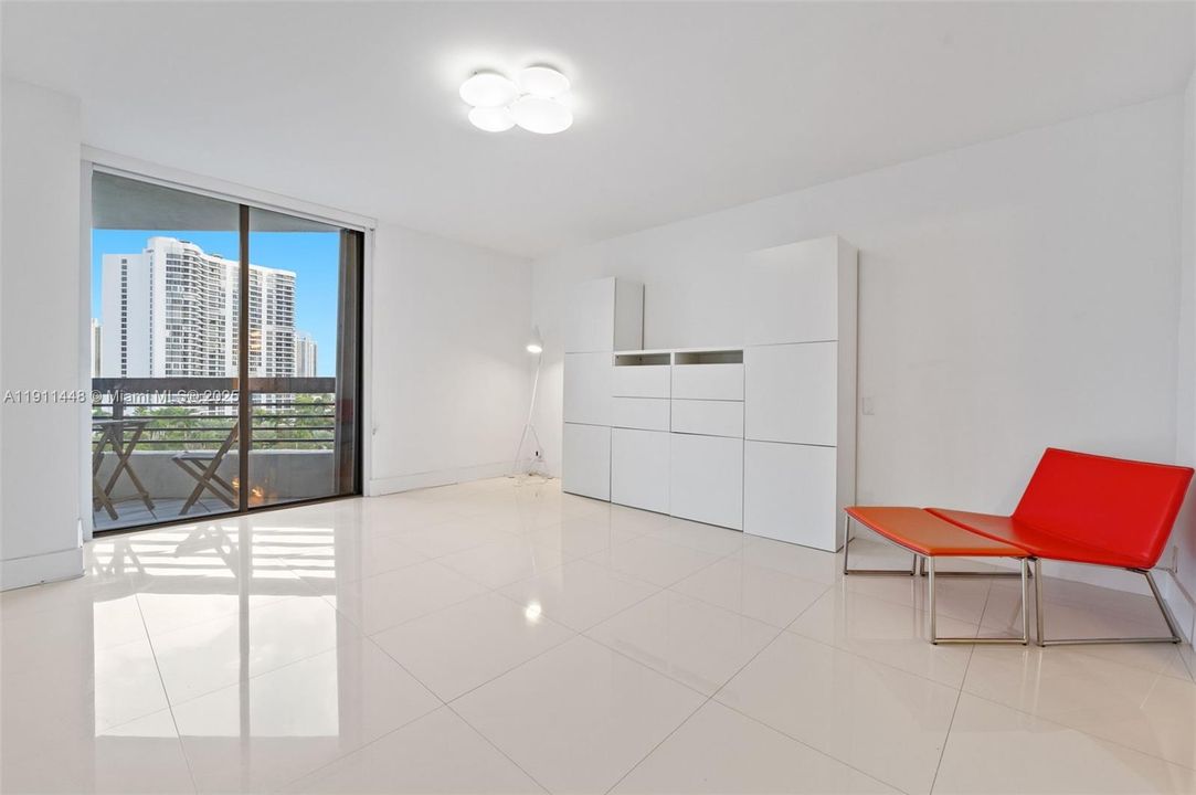 Active With Contract: $400,000 (2 beds, 2 baths, 1353 Square Feet)