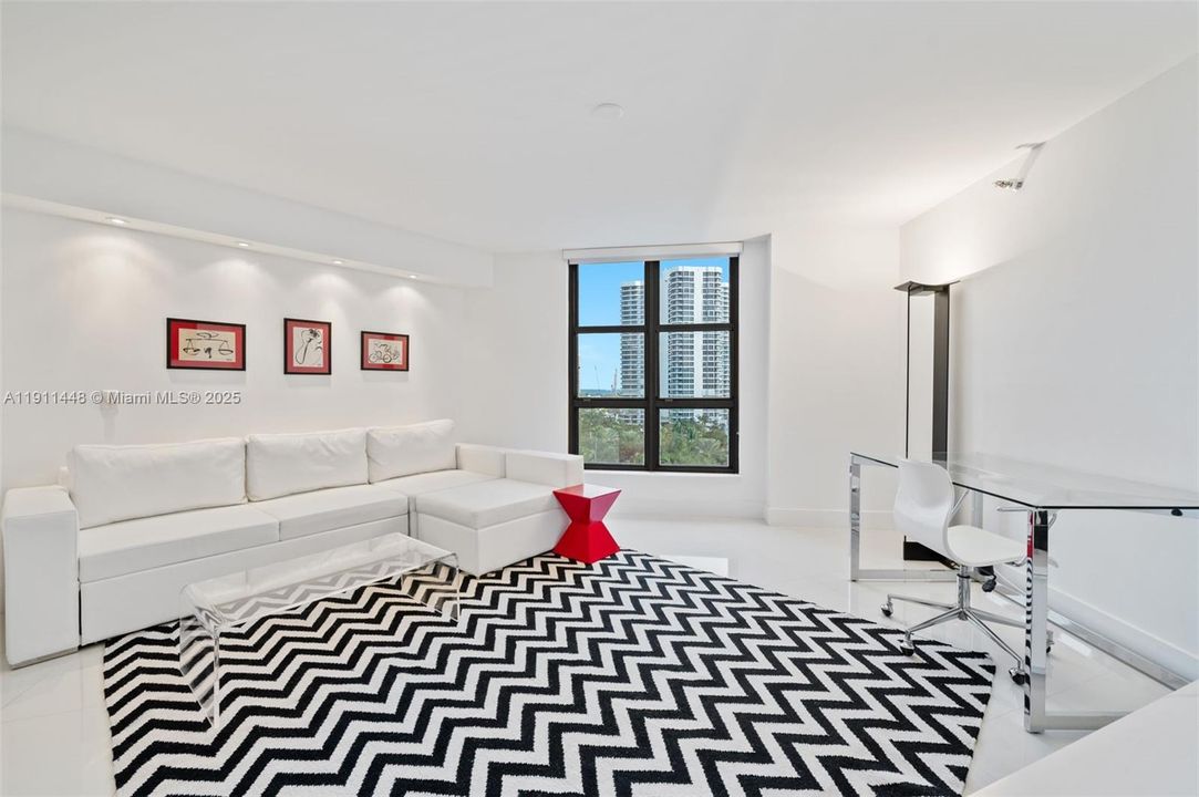 Active With Contract: $400,000 (2 beds, 2 baths, 1353 Square Feet)