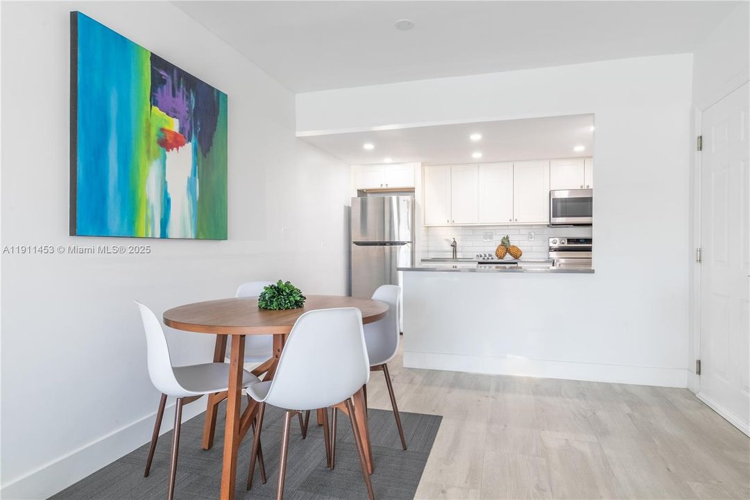 For Rent: $3,800 (2 beds, 1 baths, 886 Square Feet)