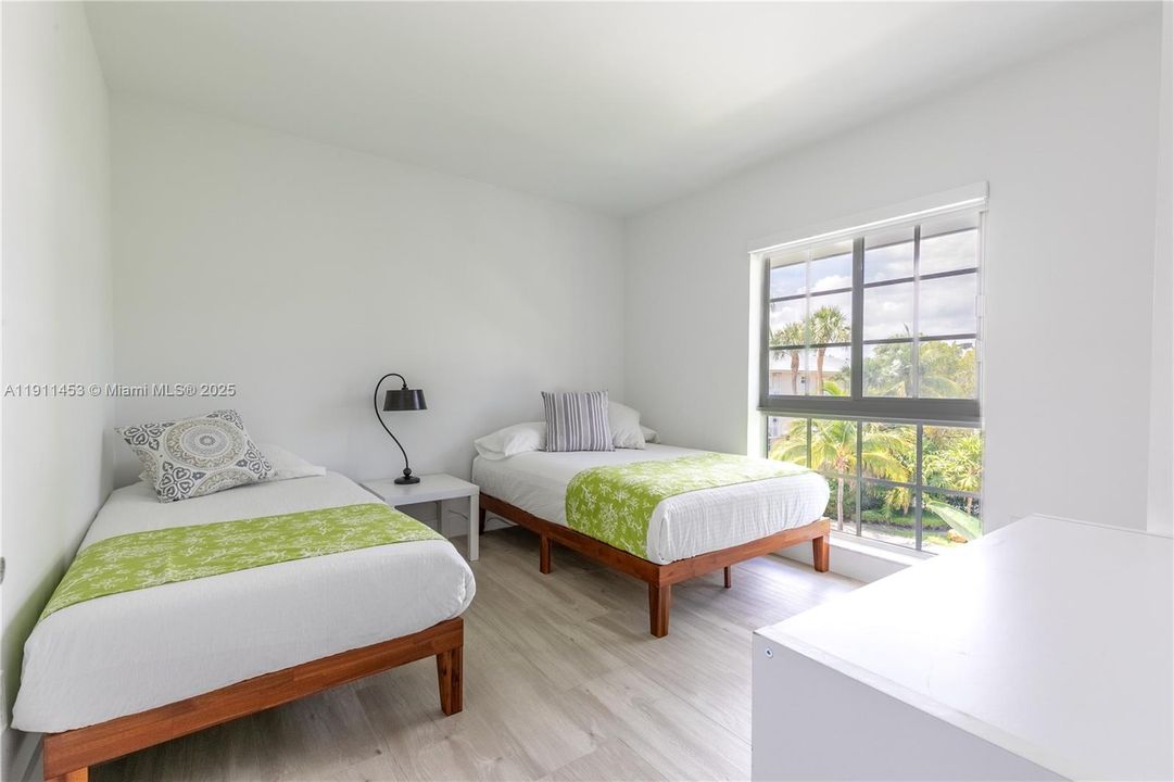 For Rent: $3,800 (2 beds, 1 baths, 886 Square Feet)