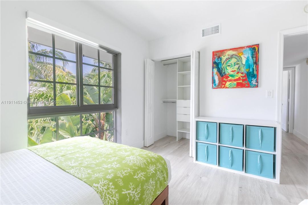 For Rent: $3,800 (2 beds, 1 baths, 886 Square Feet)