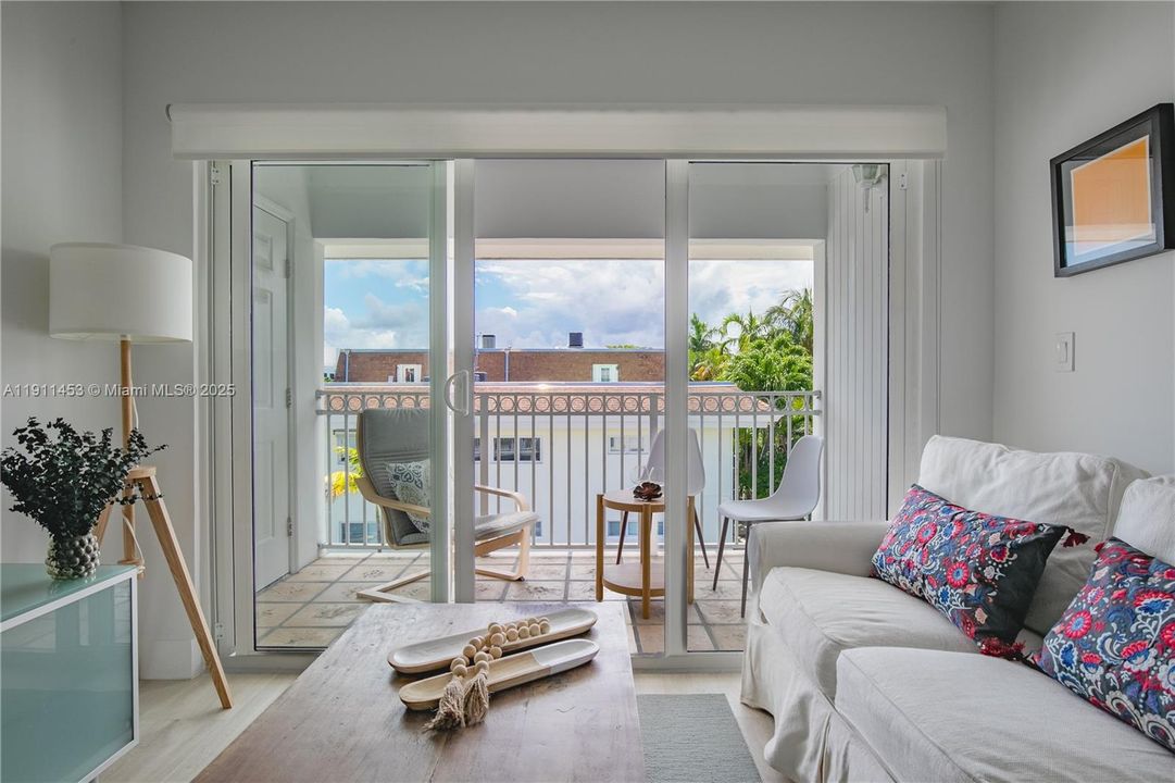 For Rent: $3,800 (2 beds, 1 baths, 886 Square Feet)