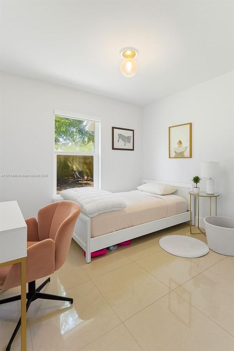 合同活跃: $679,000 (3 贝兹, 2 浴室, 1629 平方英尺)