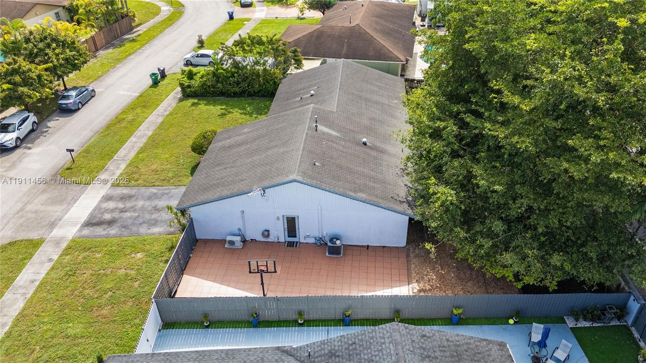 合同活跃: $679,000 (3 贝兹, 2 浴室, 1629 平方英尺)