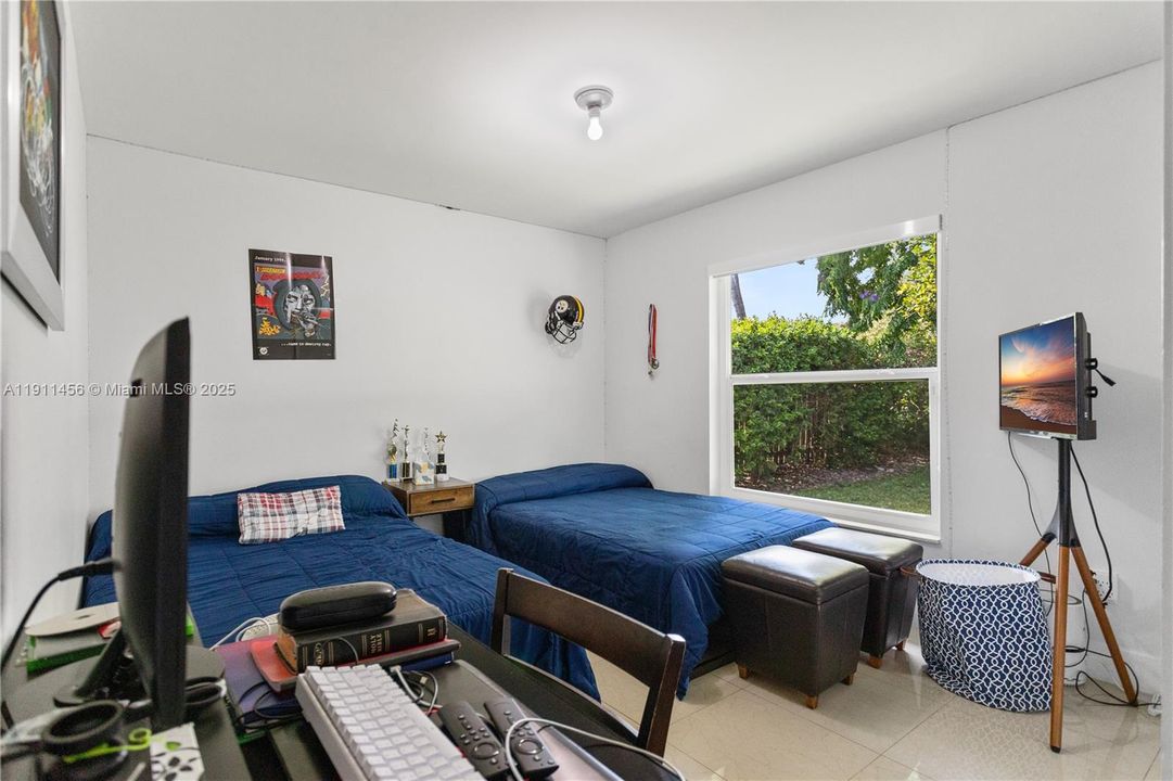 合同活跃: $679,000 (3 贝兹, 2 浴室, 1629 平方英尺)