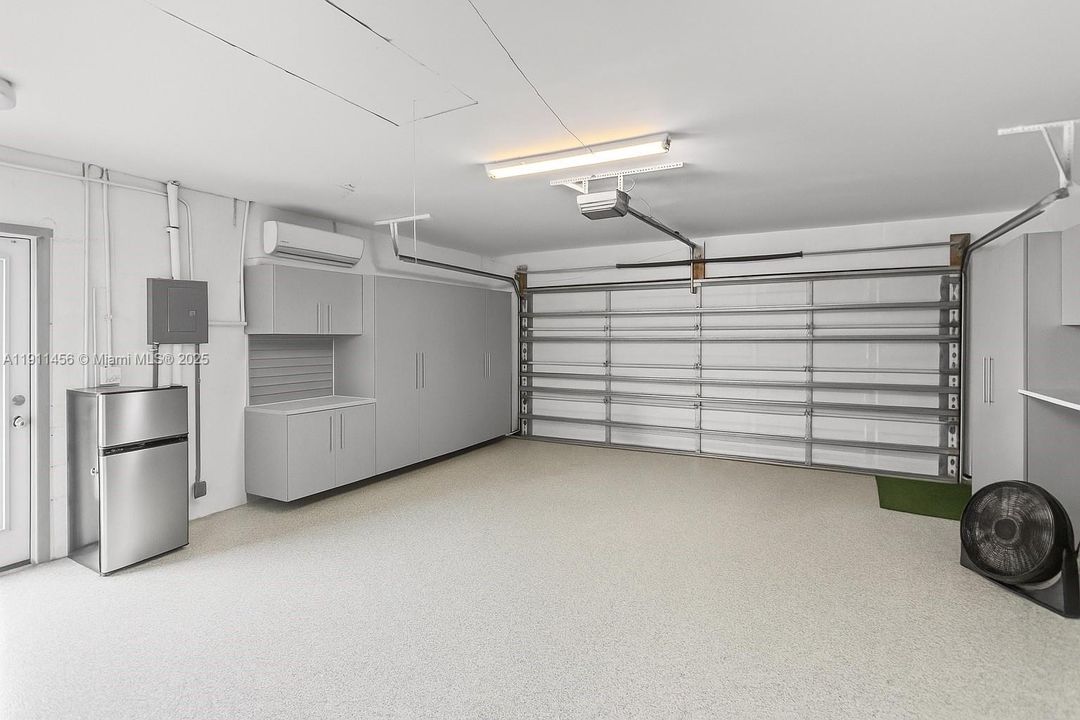 合同活跃: $679,000 (3 贝兹, 2 浴室, 1629 平方英尺)