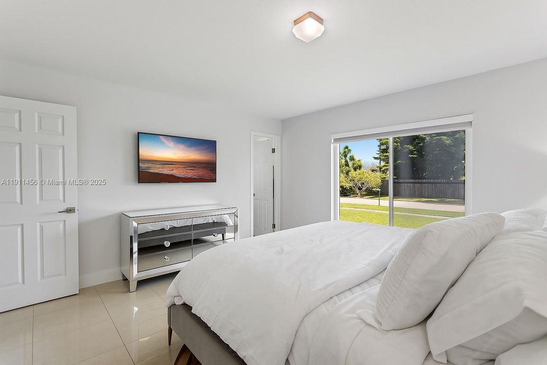 合同活跃: $679,000 (3 贝兹, 2 浴室, 1629 平方英尺)