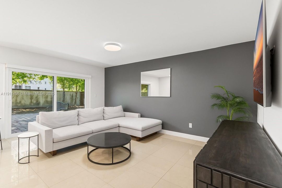 合同活跃: $679,000 (3 贝兹, 2 浴室, 1629 平方英尺)