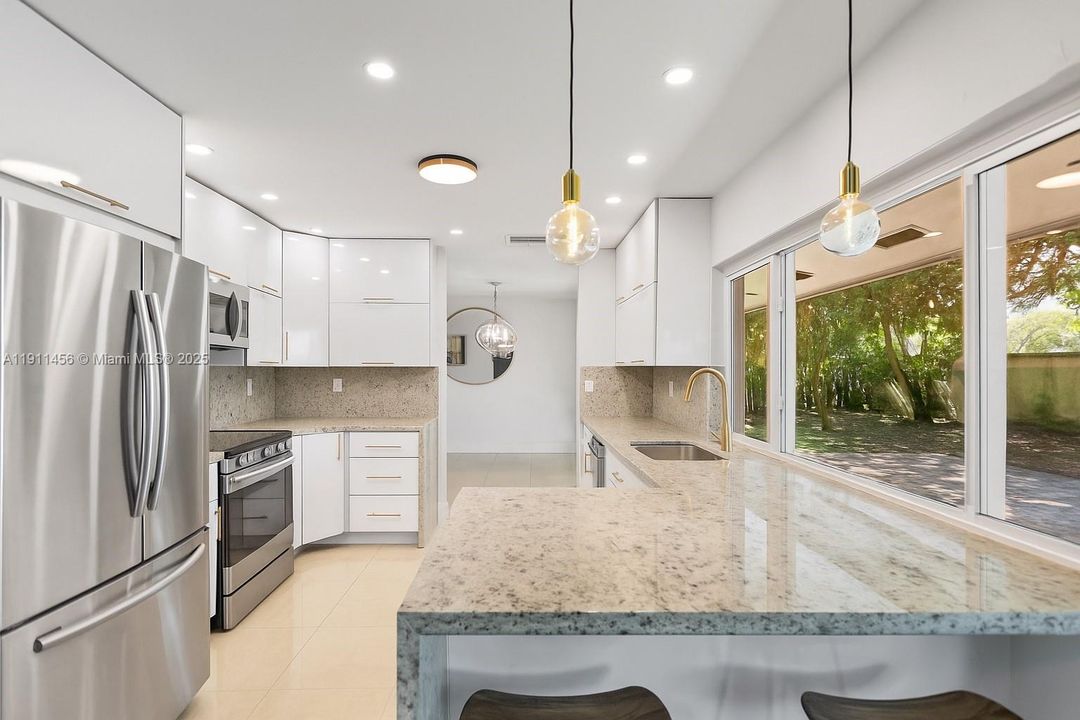 合同活跃: $679,000 (3 贝兹, 2 浴室, 1629 平方英尺)