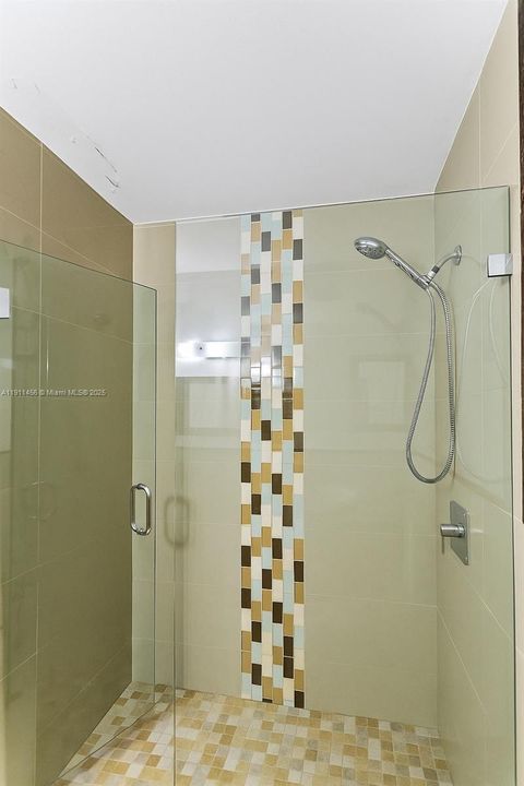 合同活跃: $679,000 (3 贝兹, 2 浴室, 1629 平方英尺)