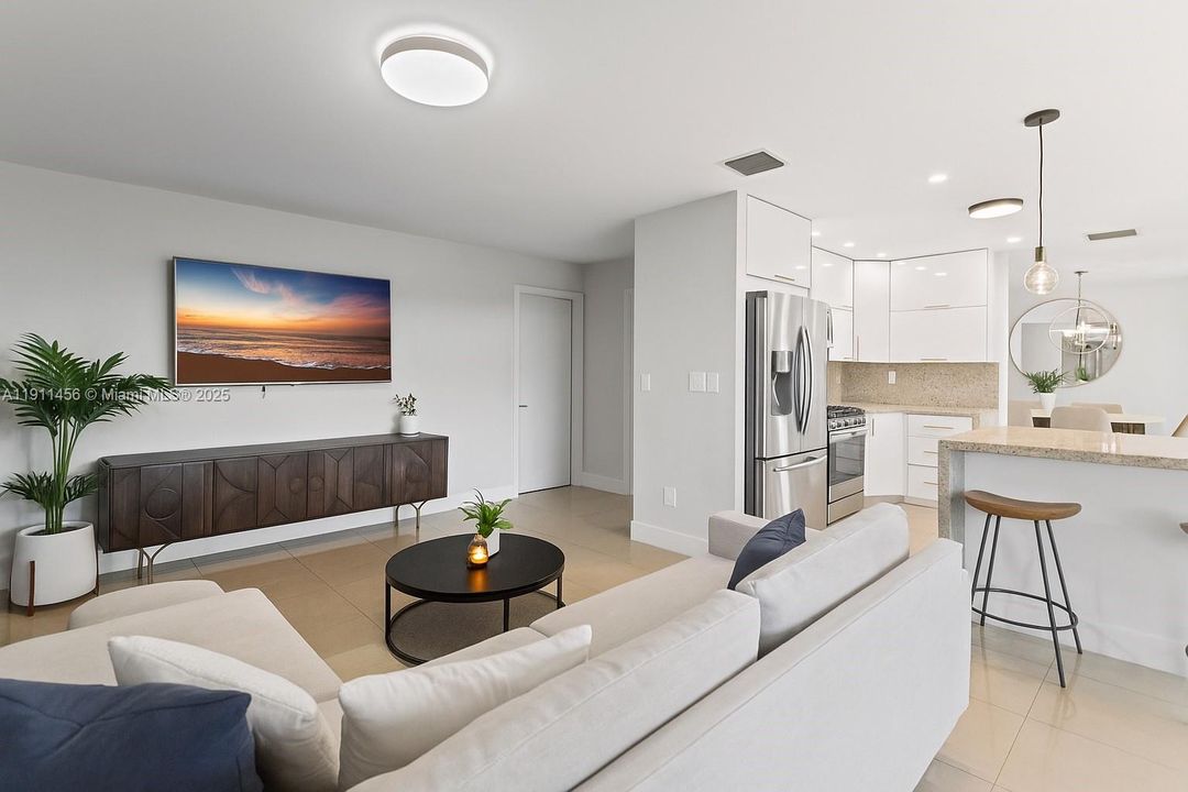 合同活跃: $679,000 (3 贝兹, 2 浴室, 1629 平方英尺)