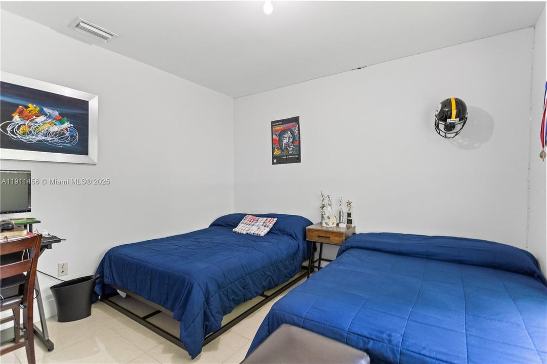 合同活跃: $679,000 (3 贝兹, 2 浴室, 1629 平方英尺)