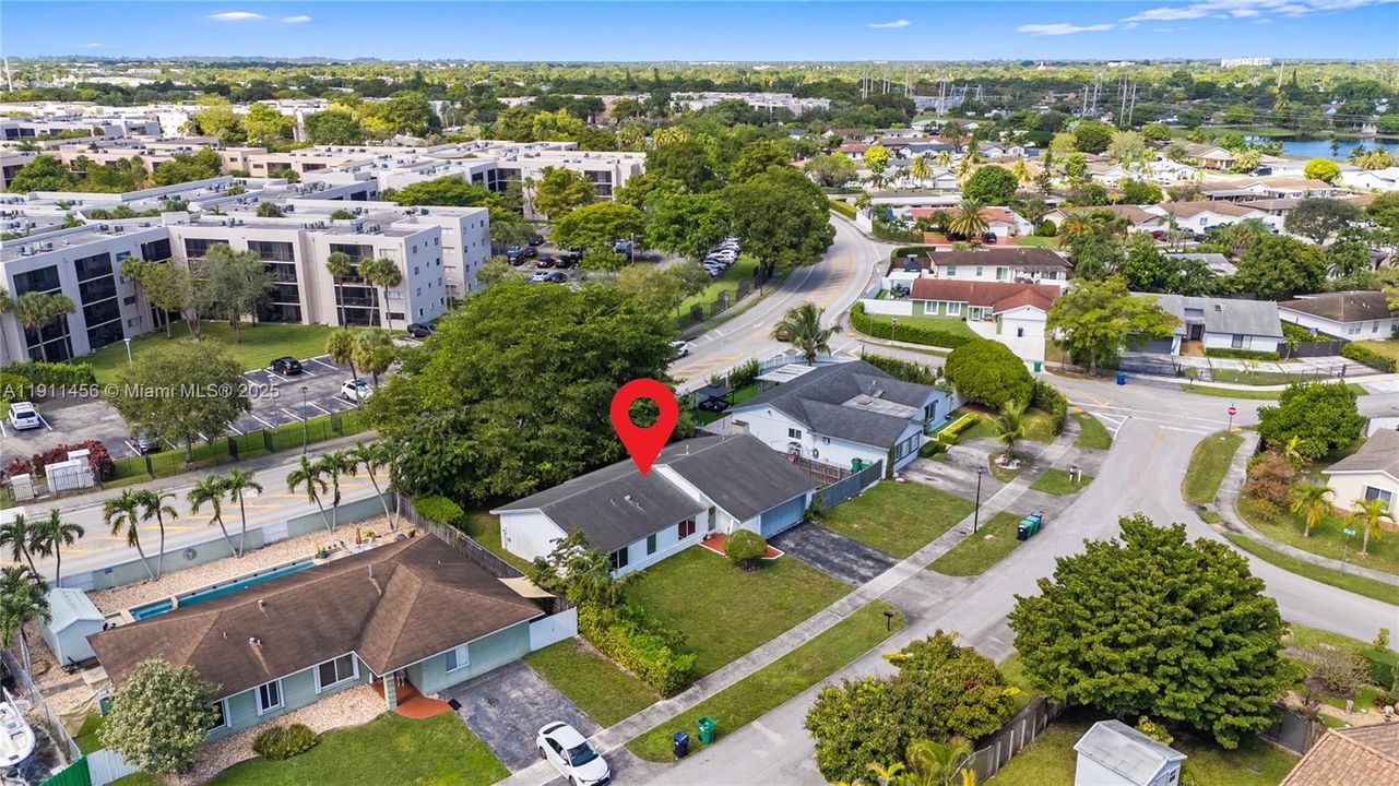 合同活跃: $679,000 (3 贝兹, 2 浴室, 1629 平方英尺)