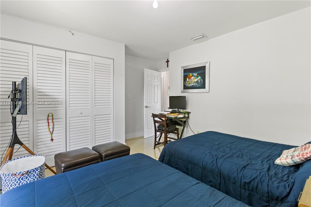 合同活跃: $679,000 (3 贝兹, 2 浴室, 1629 平方英尺)