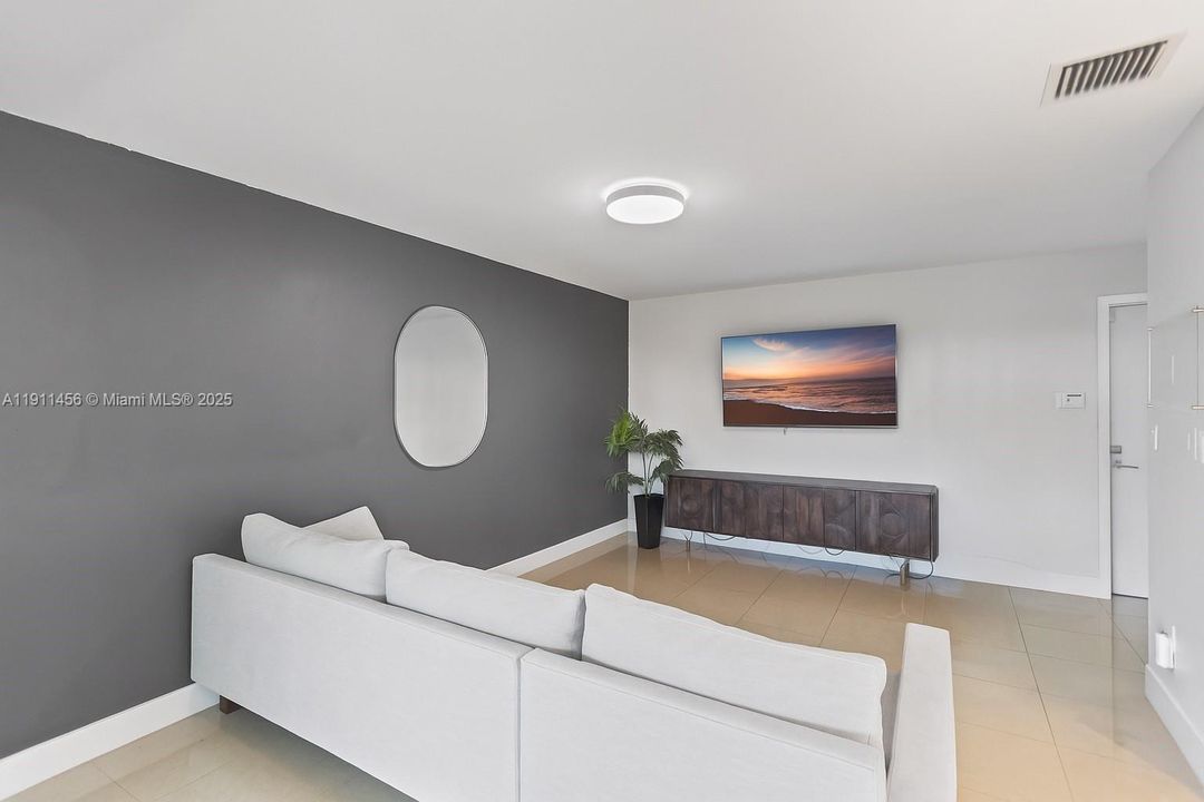 合同活跃: $679,000 (3 贝兹, 2 浴室, 1629 平方英尺)