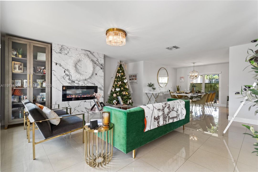 合同活跃: $679,000 (3 贝兹, 2 浴室, 1629 平方英尺)