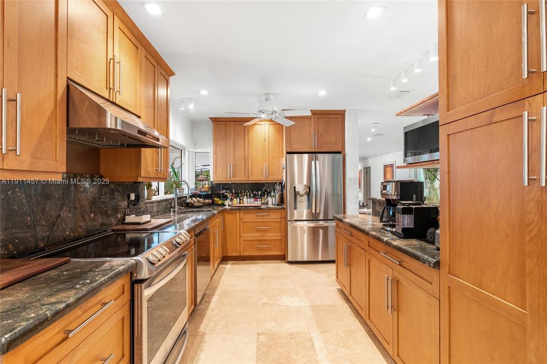 For Sale: $1,650,000 (3 beds, 2 baths, 1415 Square Feet)