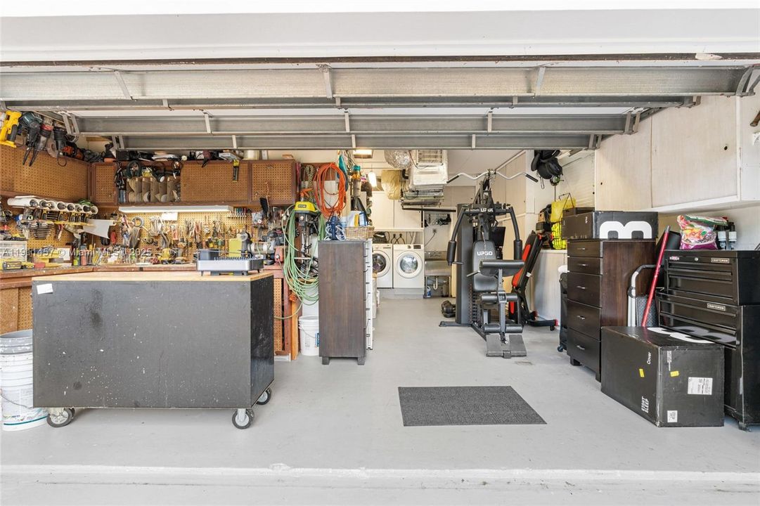 For Sale: $1,650,000 (3 beds, 2 baths, 1415 Square Feet)