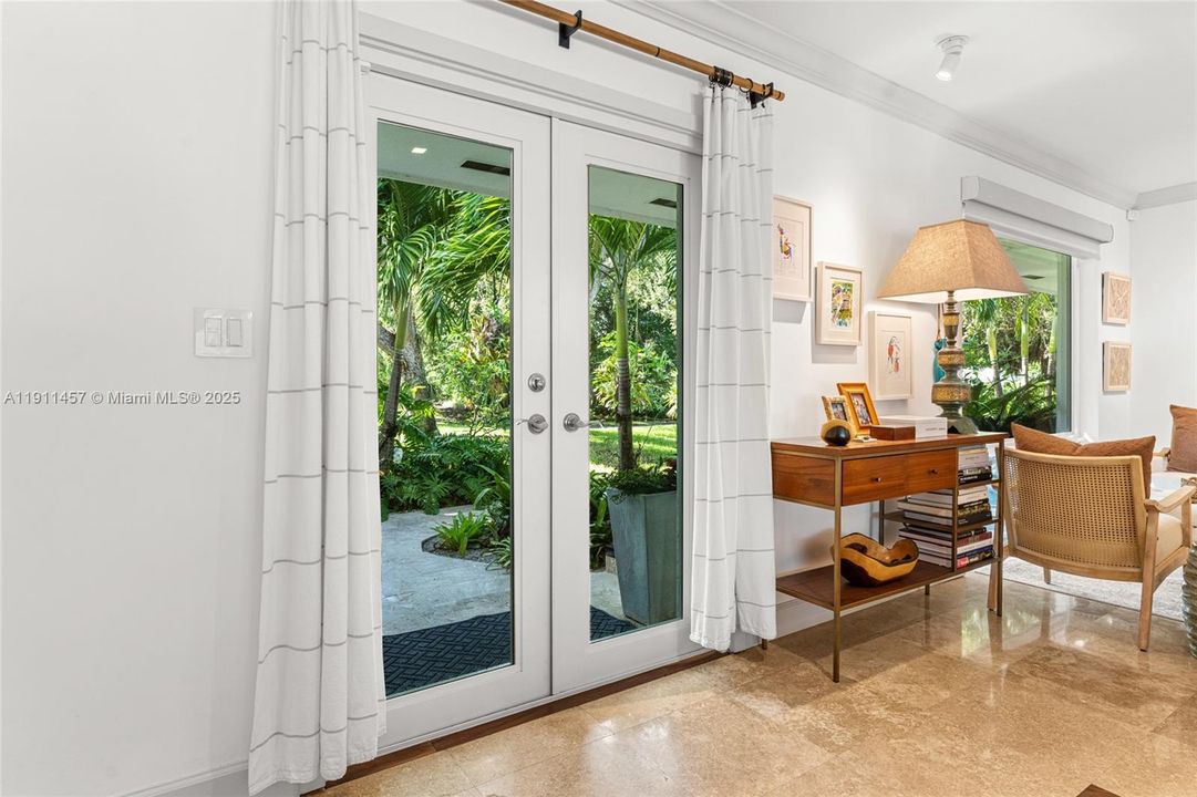 For Sale: $1,650,000 (3 beds, 2 baths, 1415 Square Feet)