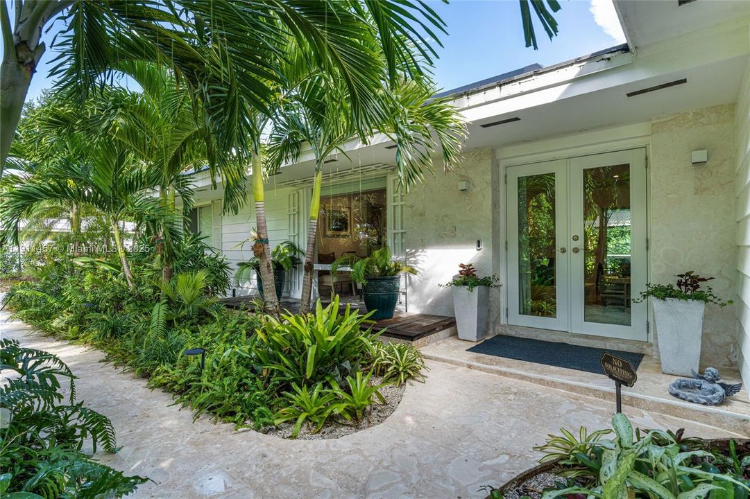 For Sale: $1,650,000 (3 beds, 2 baths, 1415 Square Feet)