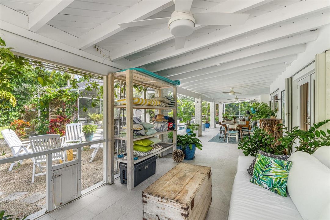 For Sale: $1,650,000 (3 beds, 2 baths, 1415 Square Feet)