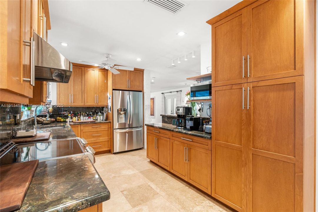 For Sale: $1,650,000 (3 beds, 2 baths, 1415 Square Feet)