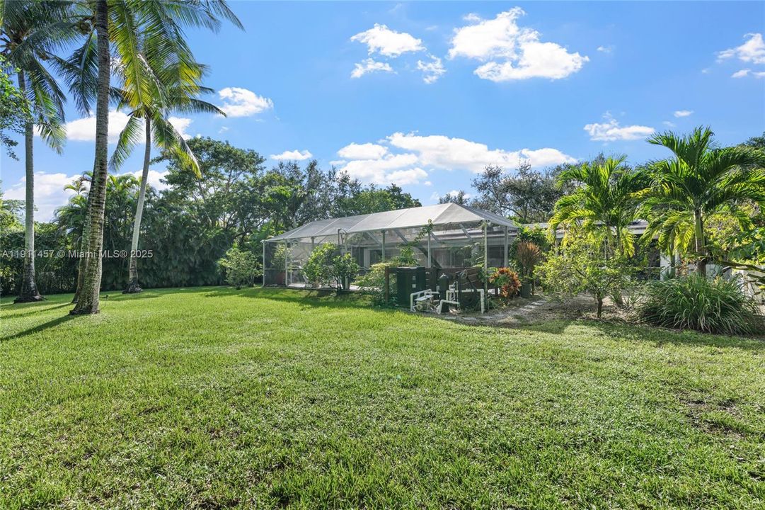 For Sale: $1,650,000 (3 beds, 2 baths, 1415 Square Feet)