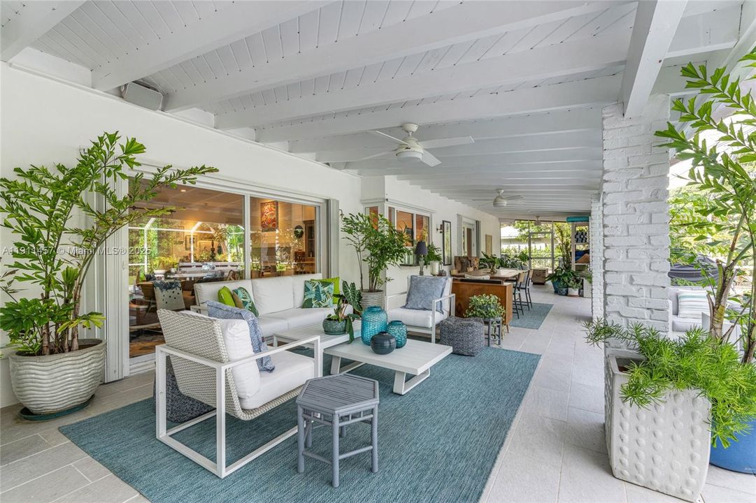 For Sale: $1,650,000 (3 beds, 2 baths, 1415 Square Feet)