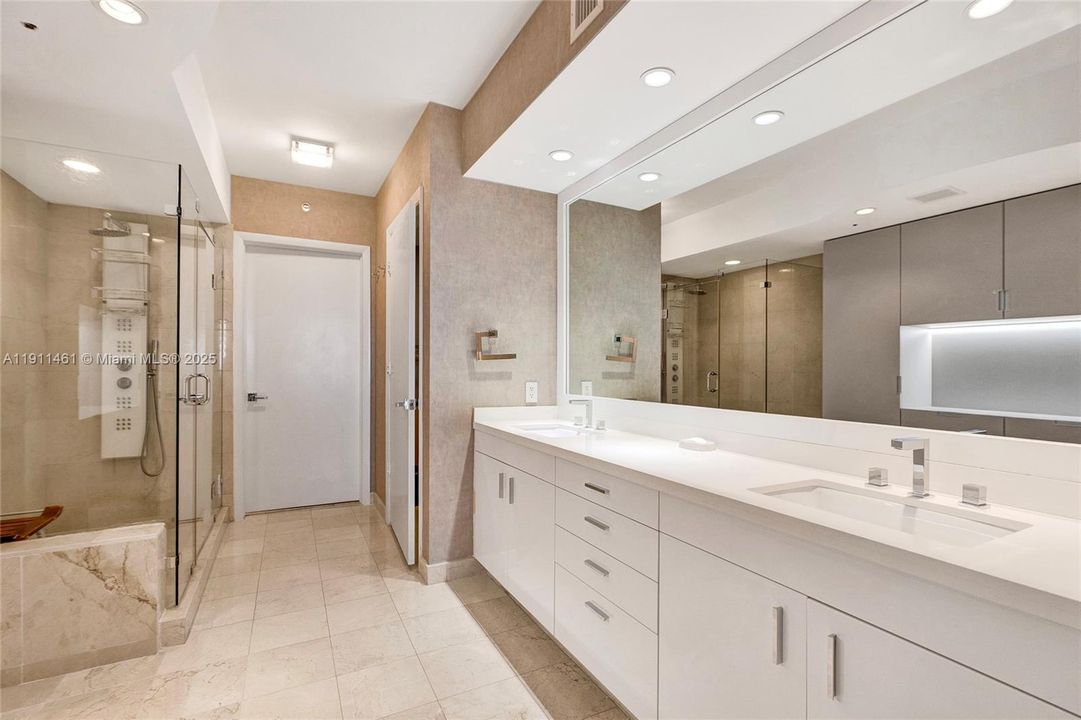 En Venta: $1,850,000 (3 camas, 2 baños, 1900 Pies cuadrados)