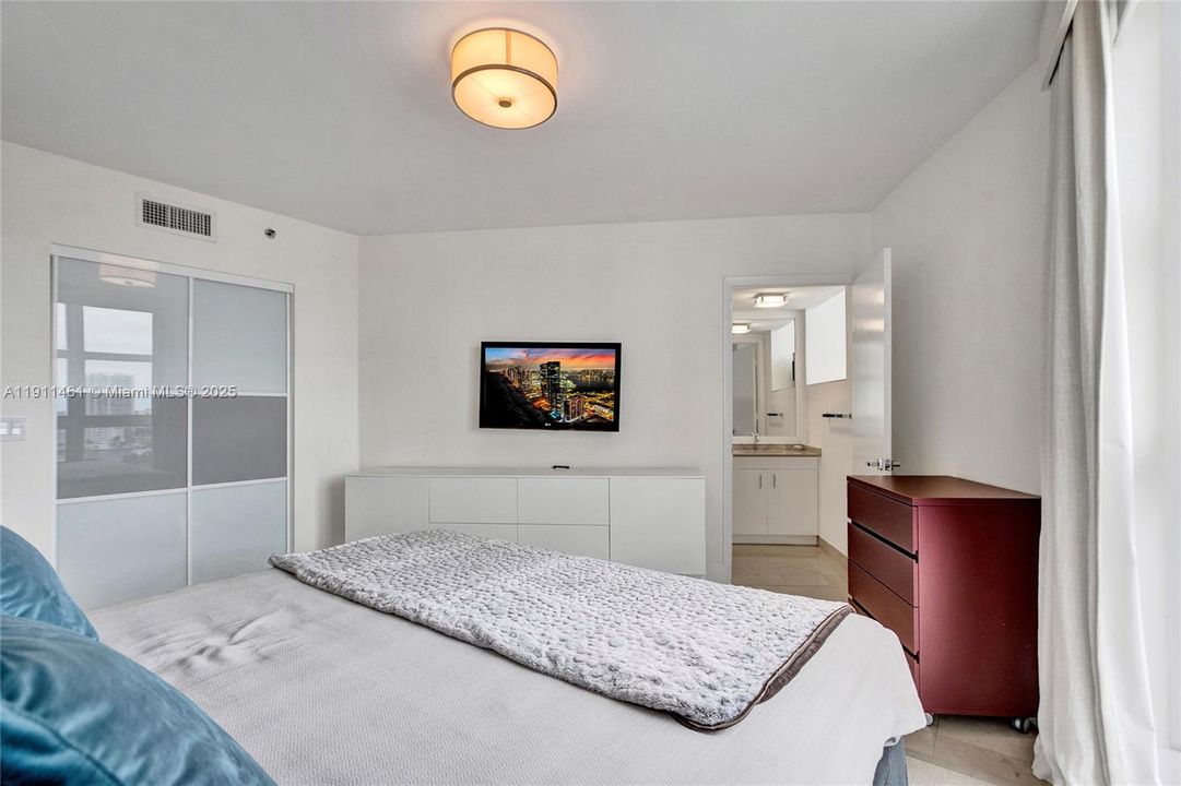 En Venta: $1,850,000 (3 camas, 2 baños, 1900 Pies cuadrados)