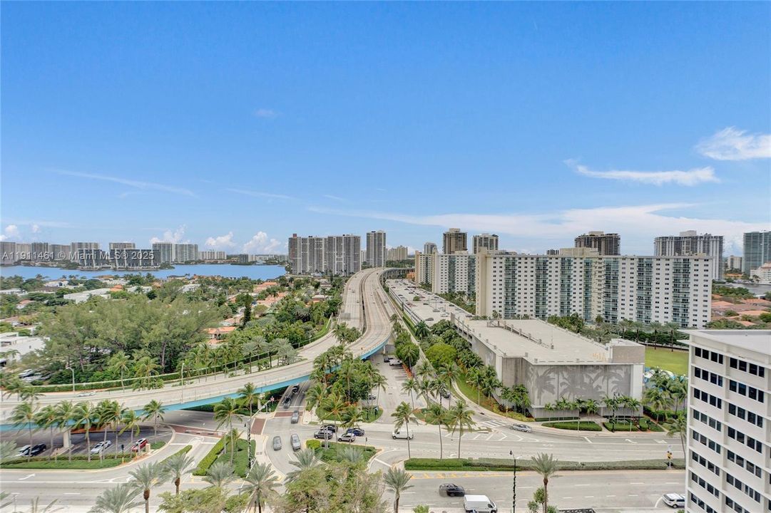 En Venta: $1,850,000 (3 camas, 2 baños, 1900 Pies cuadrados)