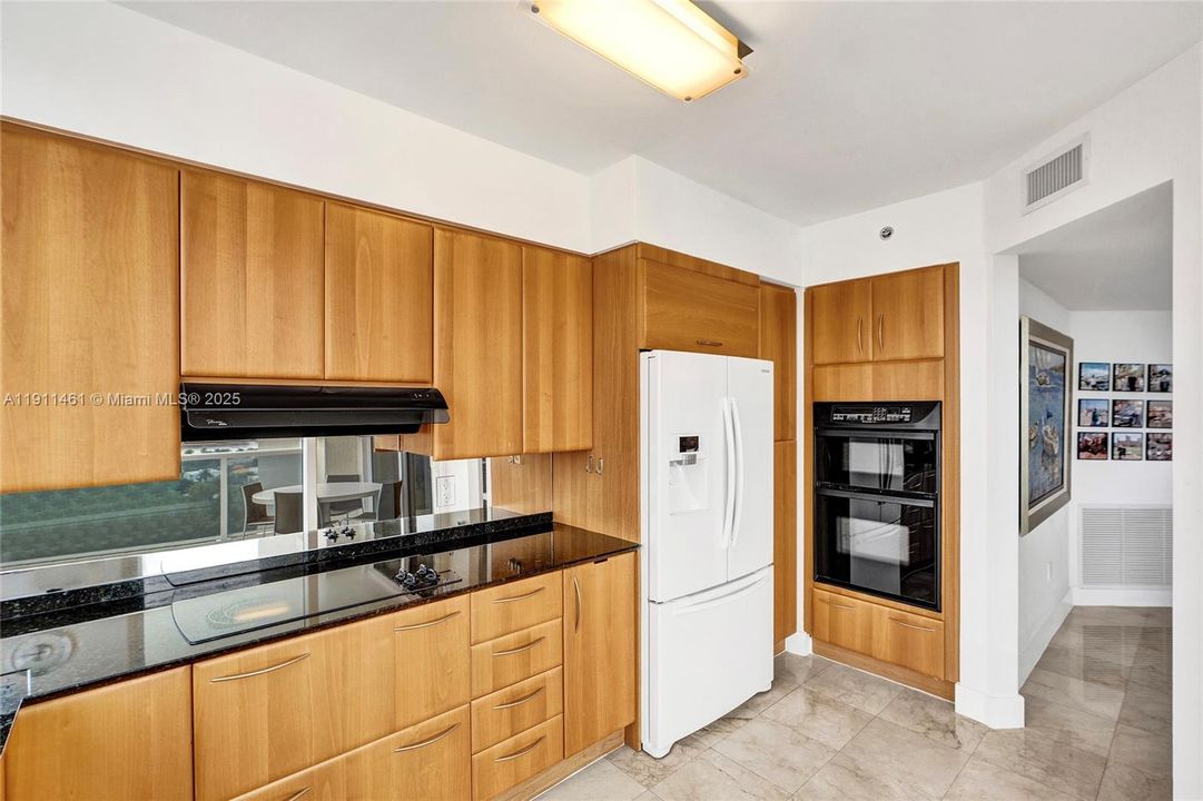 En Venta: $1,850,000 (3 camas, 2 baños, 1900 Pies cuadrados)