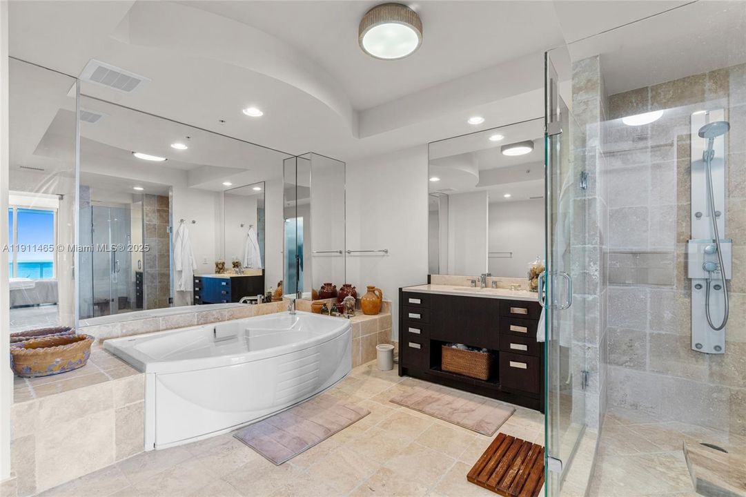 En Venta: $4,150,000 (3 camas, 3 baños, 4045 Pies cuadrados)