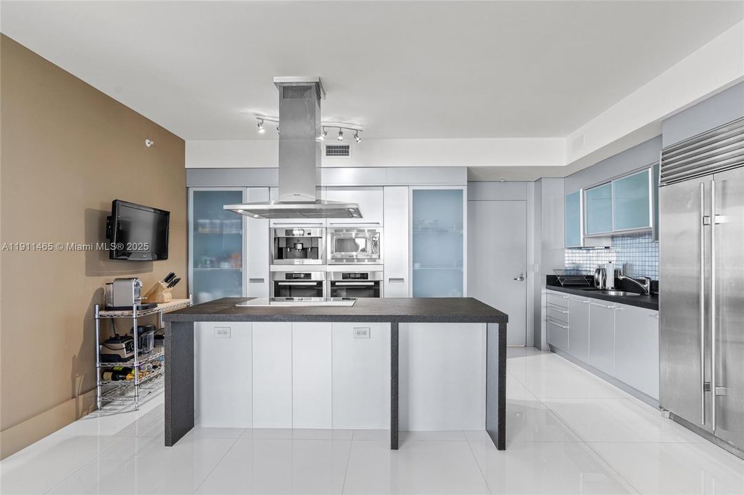 En Venta: $4,150,000 (3 camas, 3 baños, 4045 Pies cuadrados)