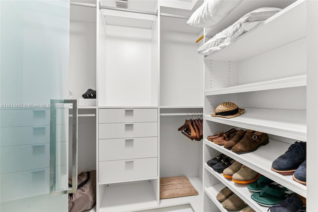 En Venta: $4,150,000 (3 camas, 3 baños, 4045 Pies cuadrados)