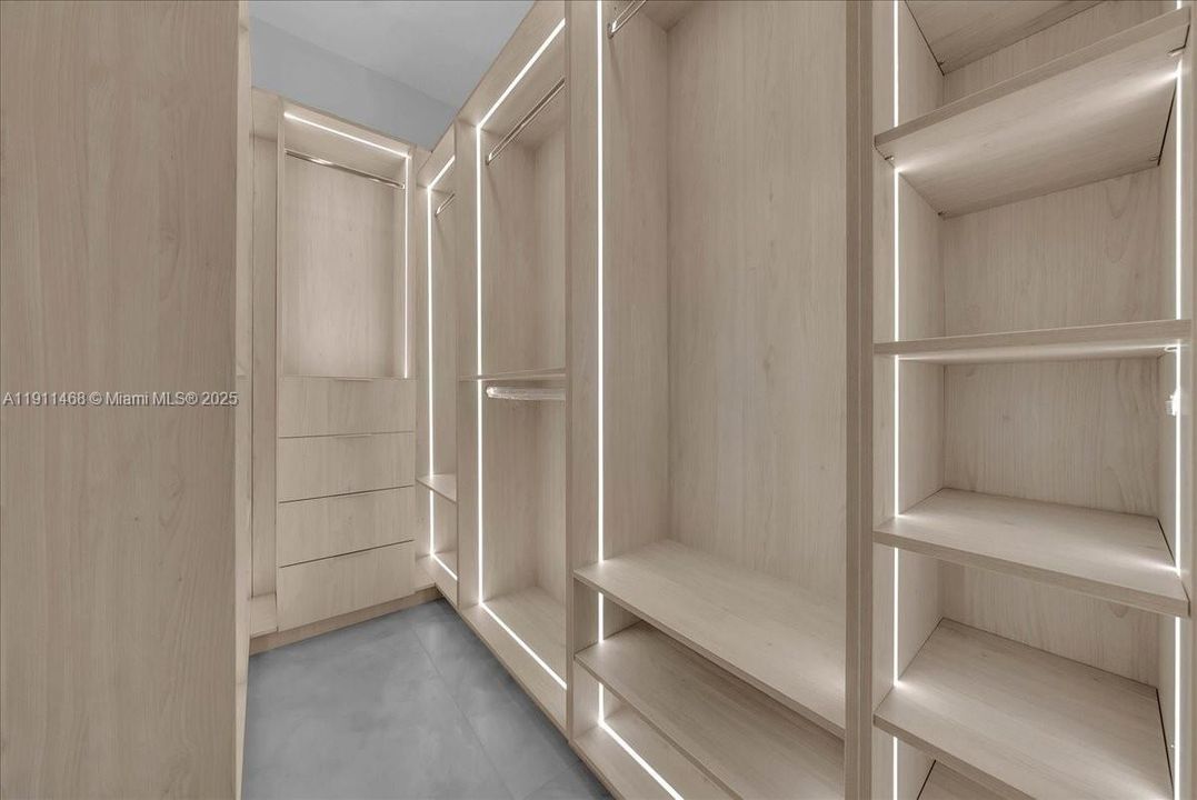 For Sale: $2,980,000 (4 beds, 4 baths, 5306 Square Feet)