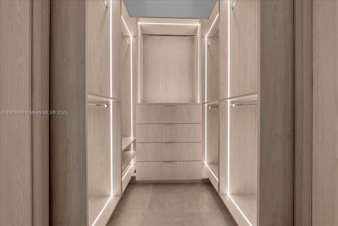 For Sale: $2,980,000 (4 beds, 4 baths, 5306 Square Feet)