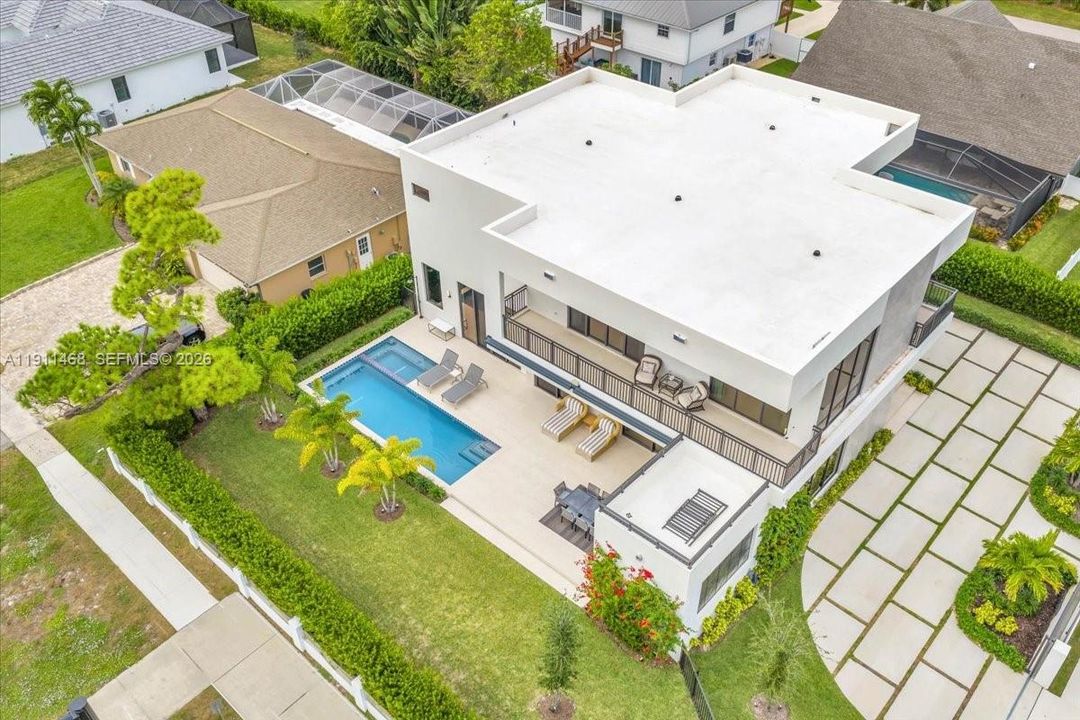 Недавно продано: $1,999,000 (4 спален, 4 ванн, 5306 Квадратных фут)